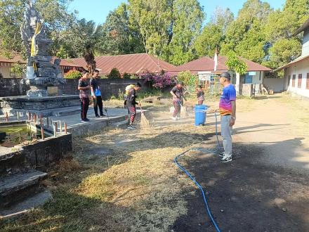 GOTONG ROYONG PEMBERSIHAN LINGKUNGAN